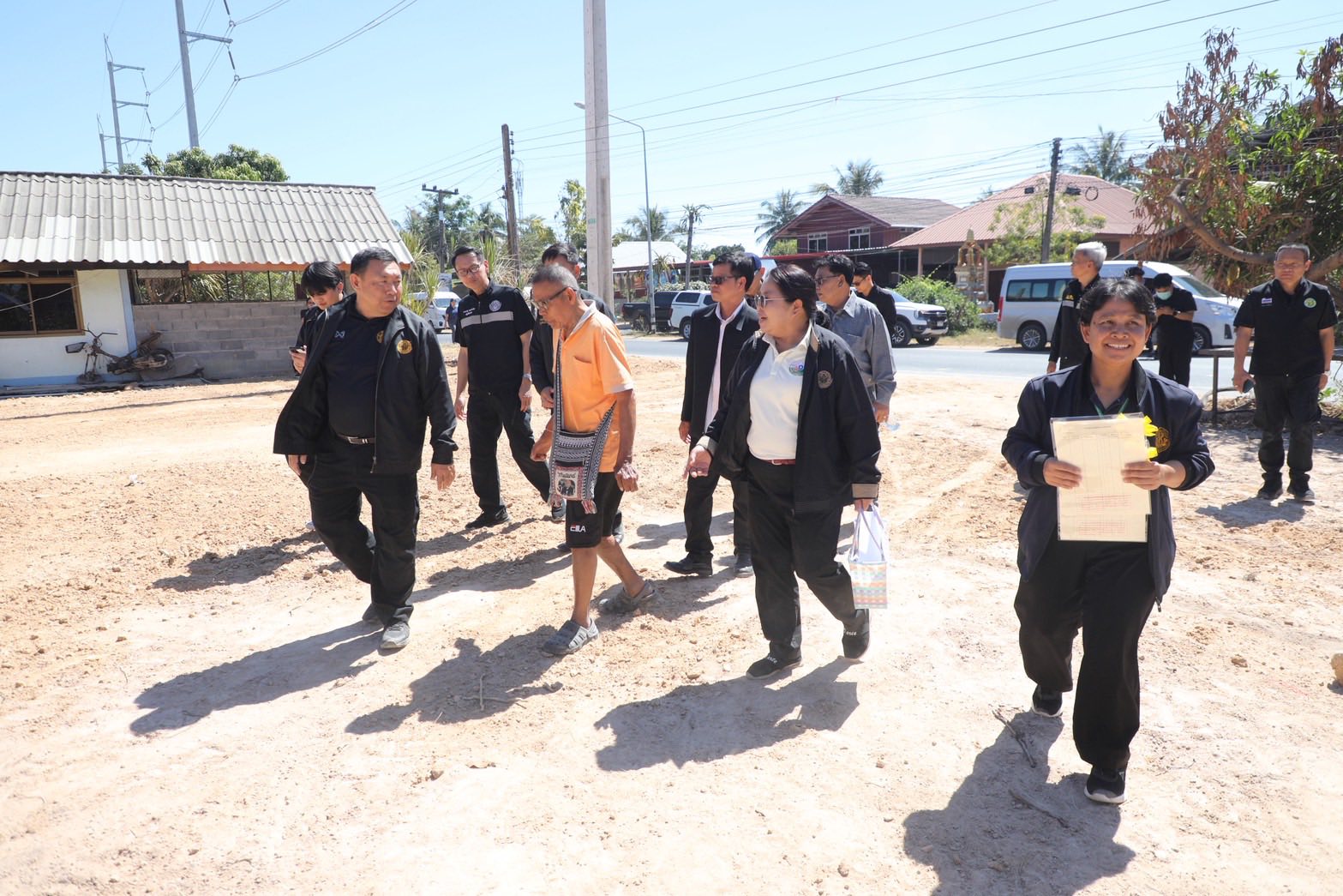 title - “ส.ป.ก. ไม่ทิ้งใครไว้ข้างหลัง” เลขาฯ สั่งลุย ศูนย์เคลื่อนที่ เร่งช่วยเกษตรกรในเขตปฏิรูปที่ดินในพื้นที่เสี่ยงภัย